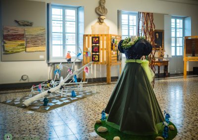 Immagine della sala consiliare, sede della mostra nel 2019